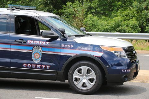 Man dies after crashing into a tree in Fairfax County