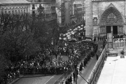 Crowds gathered outside the Notre Dame de Paris, France where a memorial service is being held for the former French President Charles de Gaulle on Nov. 12, 1970. (AP Photo)