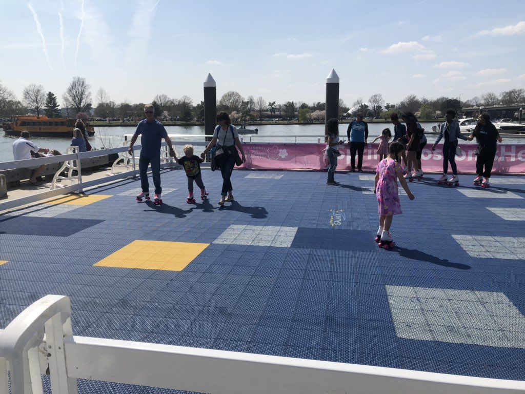 There was even a designated skating area. With temperatures in the upper 60s, it was perfect weather for it. (WTOP/Mike Murillo) 