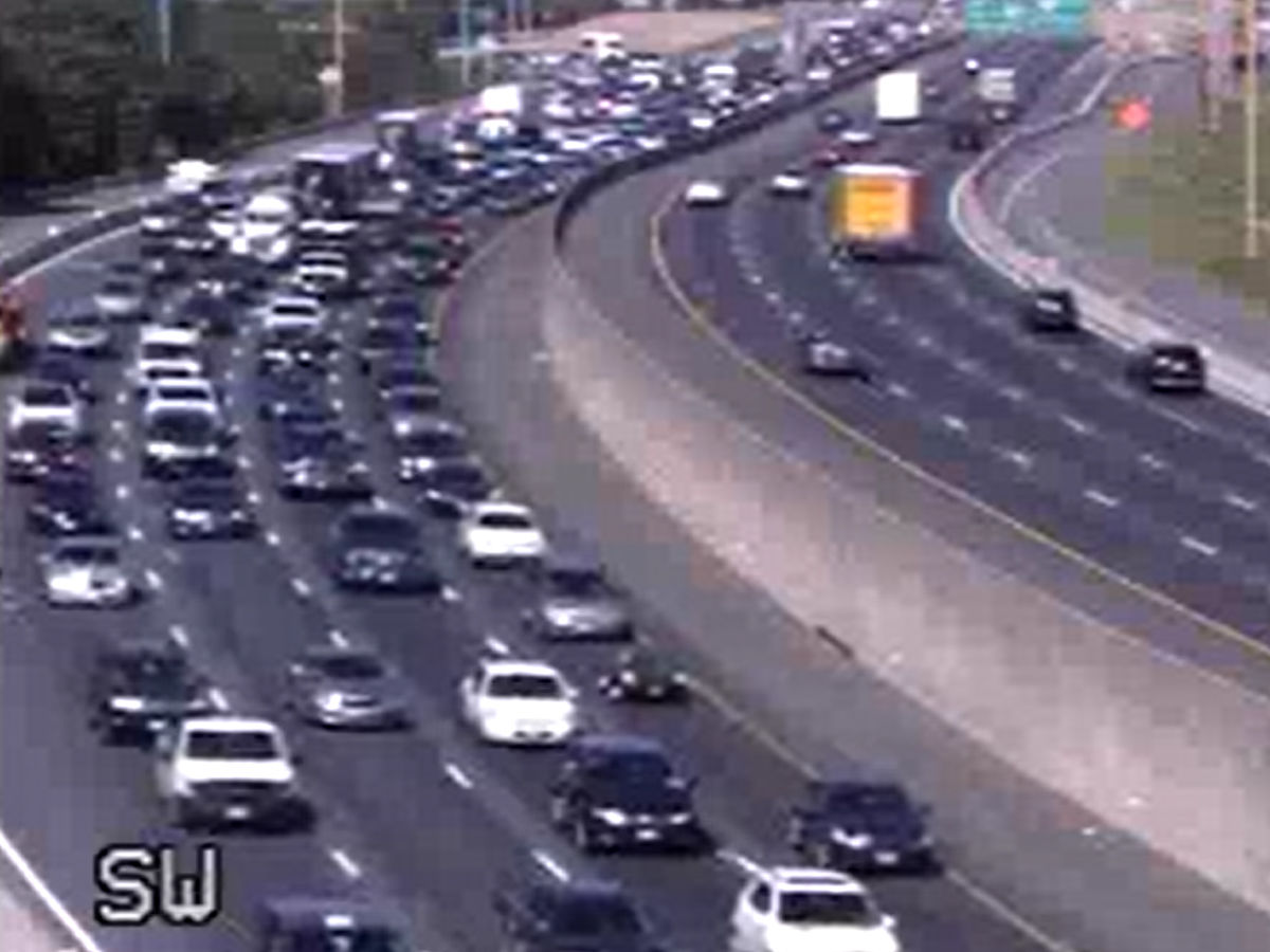 Traffic is heavy and slow on I-66 eastbound at Exit 47. (Courtesy VDOT)