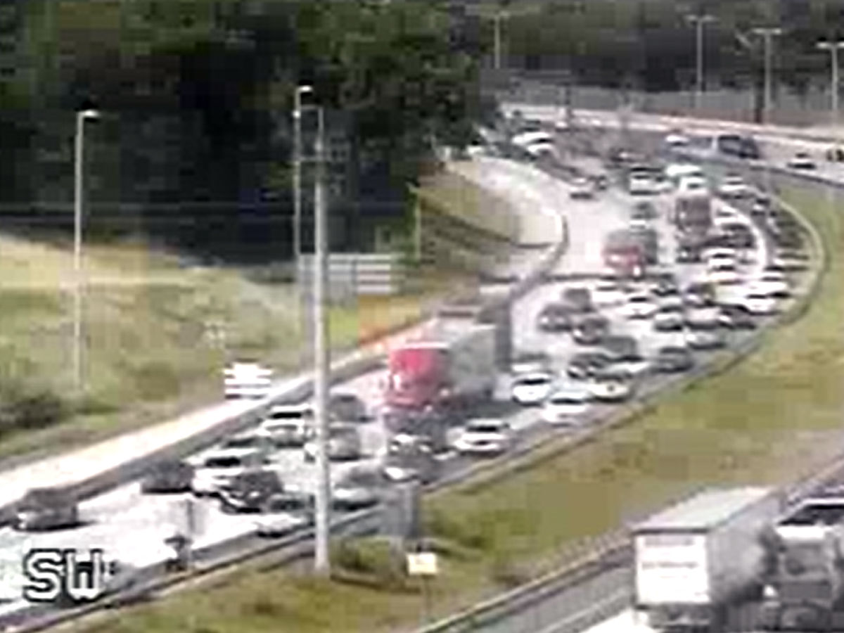 Traffic is heavy  in the westbound lanes of I-66 at Exit 53. (Courtesy VDOT)