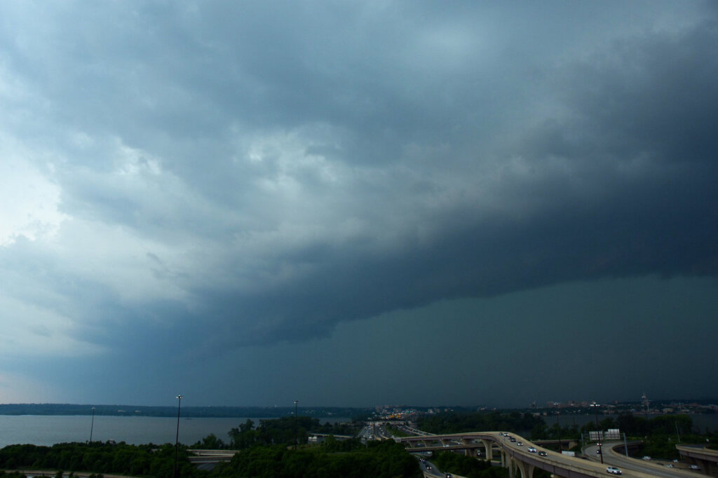 Thunderstorms rumble across DC region, bringing damaging winds, heavy rain