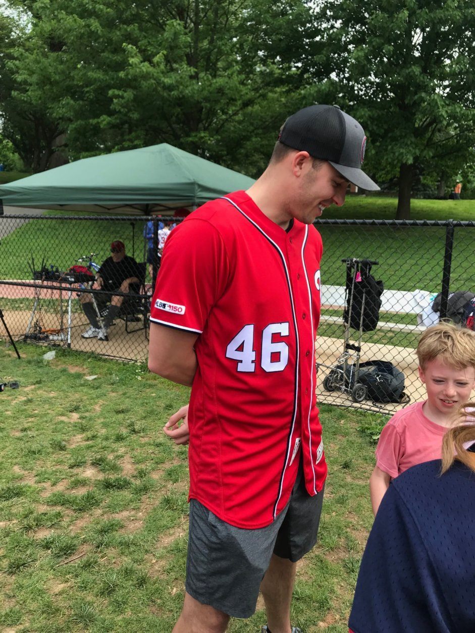Nationals star left-handed pitcher Patrick Corbin poses with little leaguers. (WTOP/Dick Uliano)