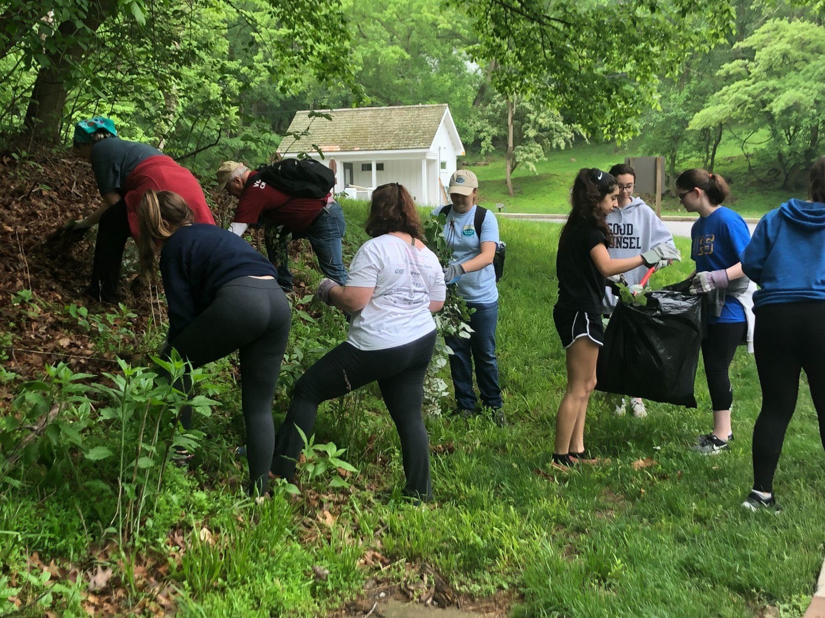 Volunteers clean up the area surrounding the C&O canal during Canal Days on May 4, 2019. (WTOP/Melissa Howell)