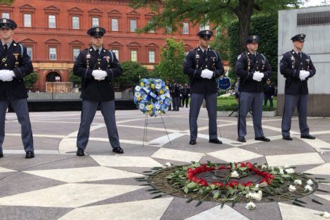 Officers gather to honor fallen officers in vigil at DC memorial