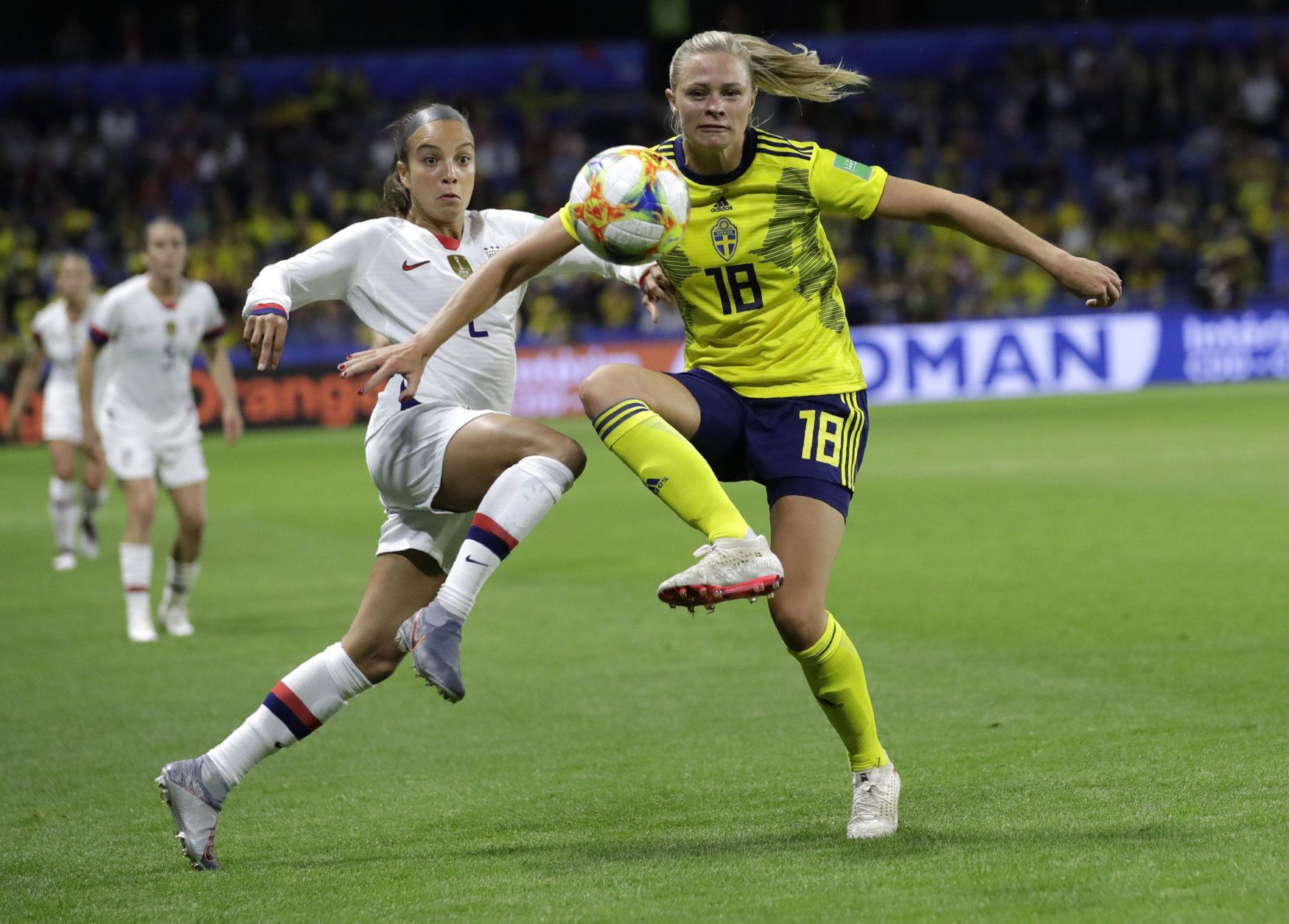 United States' Mallory Pugh, left, and Sweden's Fridolina Rolfo battle for the gal during the Women's World Cup Group F soccer match between Sweden and the United States at Stade Océane, in Le Havre, France, Thursday, June 20, 2019. (AP Photo/Alessandra Tarantino)