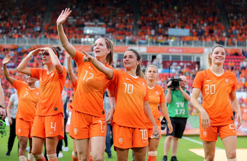 EINDHOVEN, NETHERLANDS - JUNE 01: The team of Netherlands celebrates after the international friendly match between Netherlands Women and Australia Women at Phillips Stadium on June 01, 2019 in Eindhoven, Netherlands. The match between the Netherlands and Australia ended 3-0.  (Photo by Christof Koepsel/Getty Images)
