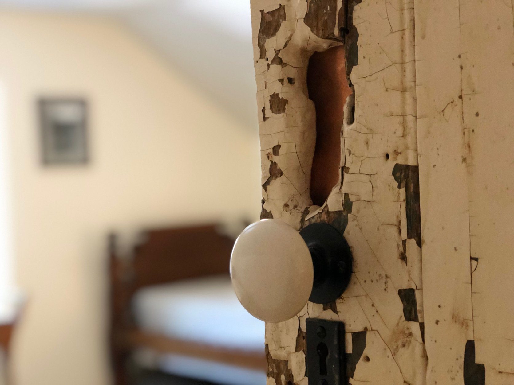 Bert Swain was able to tell the renovators that this door was original to the home. The ”handle” carved out above the doorknob was a detail he remembered. (WTOP/Kate Ryan)
