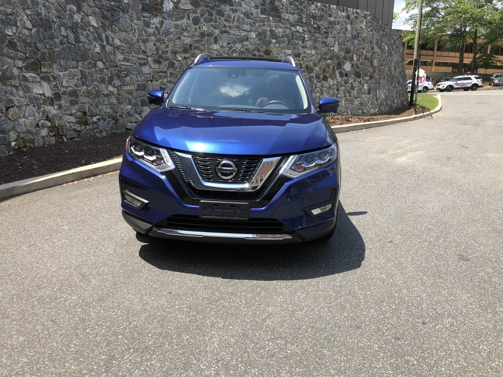 The Caspian Blue is a great color on this Nissan: It looks rich. (WTOP/Mike Parris)
