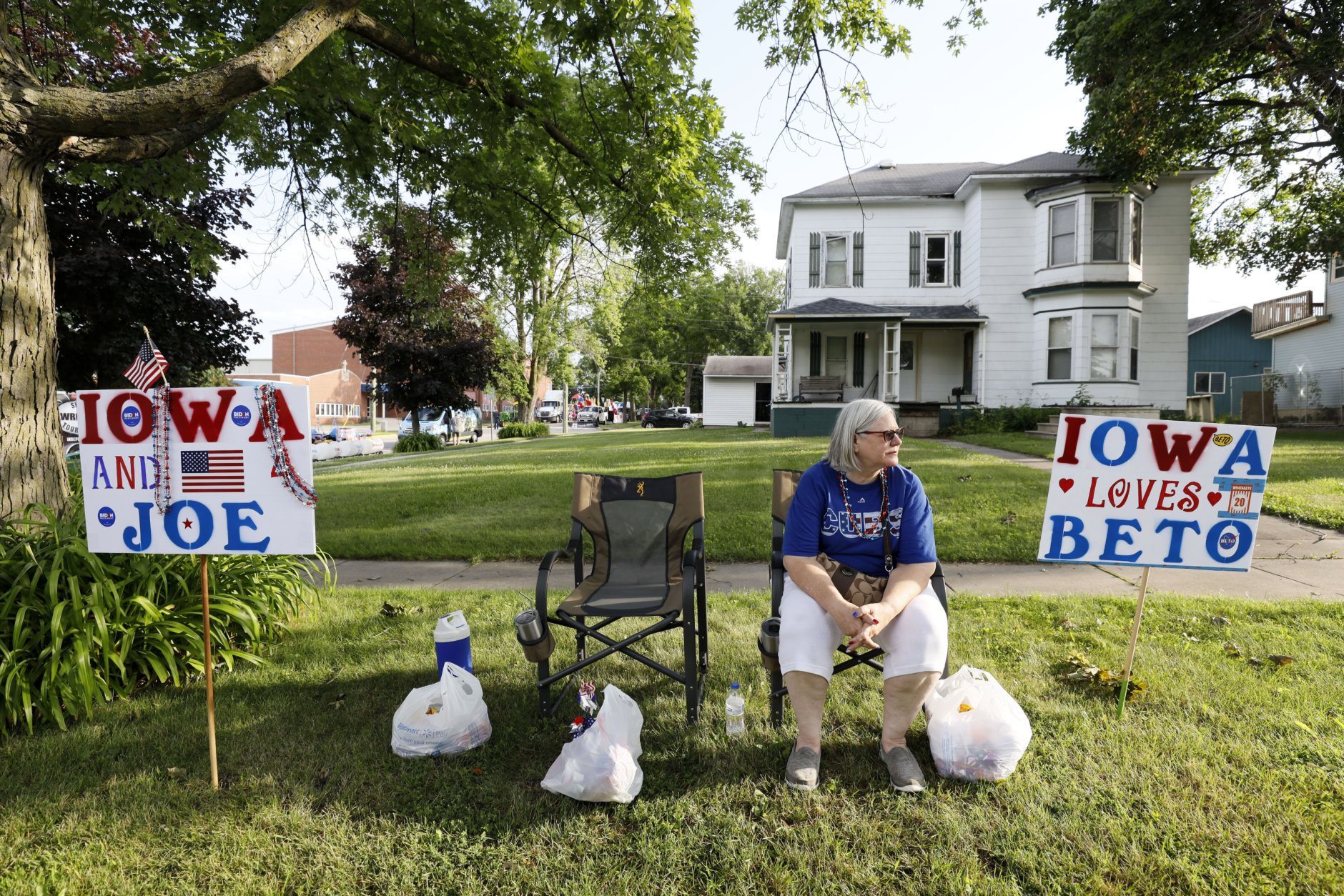 Marva Reece, of Winthrop, Iowa, waits for Democratic presidential candidates Joe Biden and Beto O'Rourke to arrive at the Independence Fourth of July parade, Thursday, July 4, 2019, in Independence, Iowa. (AP Photo/Charlie Neibergall)