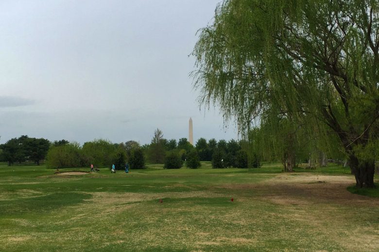 A view of the Washington Monument from the 16th fairway at East Potomac Golf Course. (WTOP/Noah Frank)