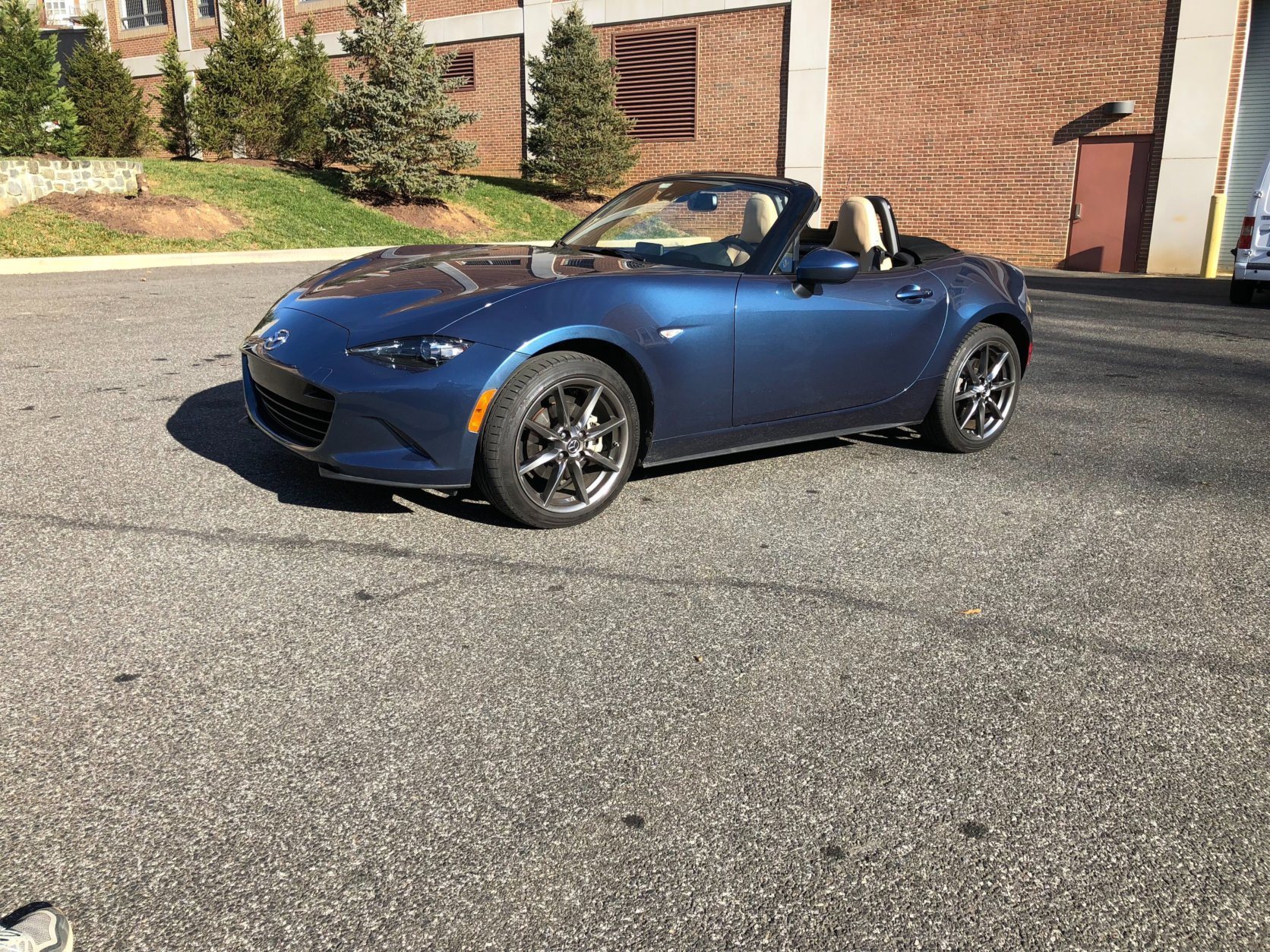 Mazda MX-5 Grand Touring side view