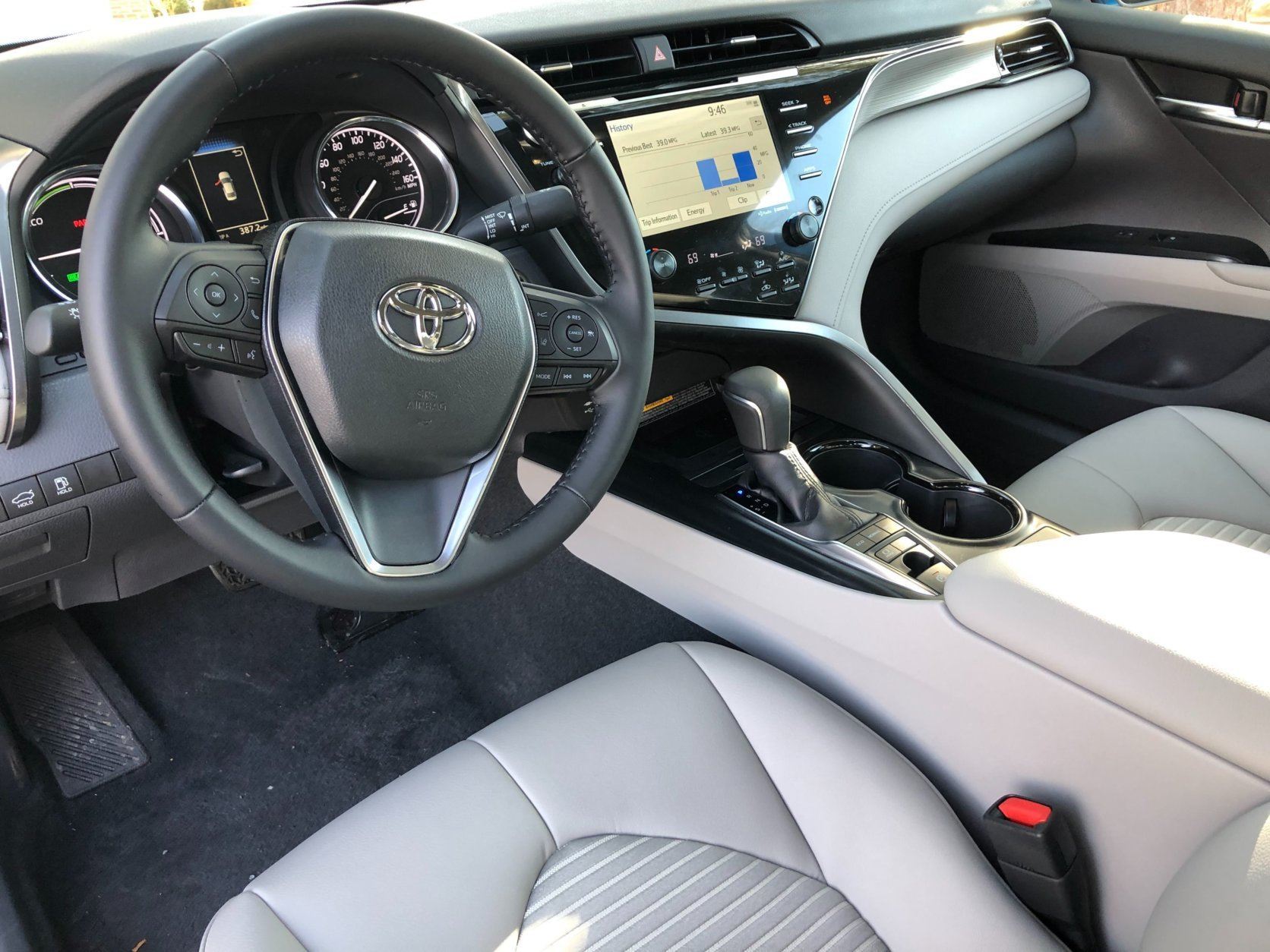 Steering wheel and front seat of the 2019 Camry+