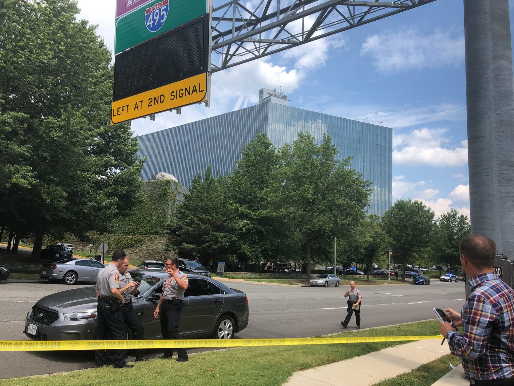 Police investigating reports of an armed man near the Gannett building in McLean, Virginia. (WTOP/Max Smith)