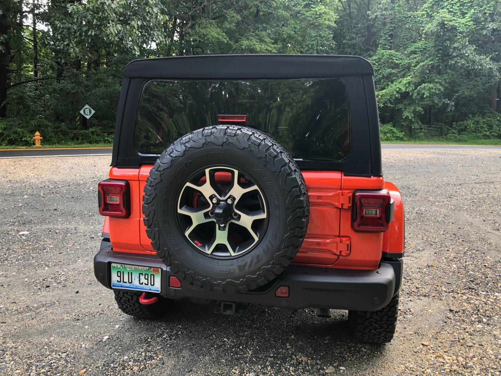 <p>That spare wheel is still on the back tail gate and the rear light clusters are new LED lighting but have more or less the same look as before.</p>
