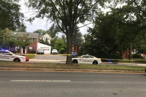 Teen cyclist dies after being struck by car in Bethesda