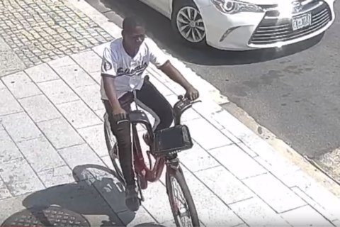 VIDEO: Police seek suspect in sexual abuse offenses in Southeast DC