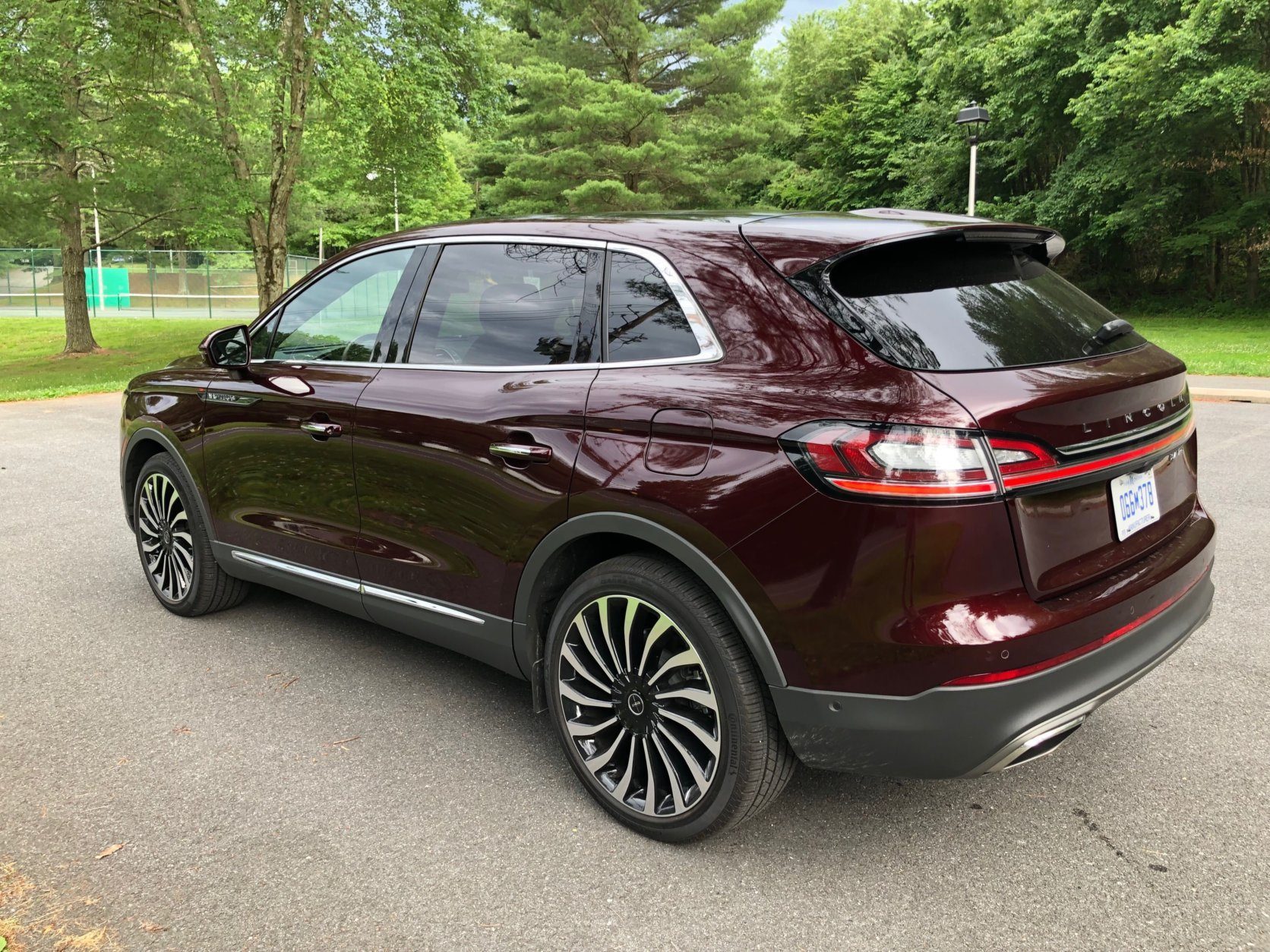 car review lincoln s nautilus black label a luxurious parade of burgundy at a price wtop nautilus black label a luxurious parade
