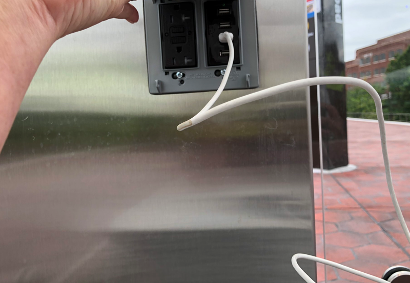 USB charging ports at Braddock Road Metro station
