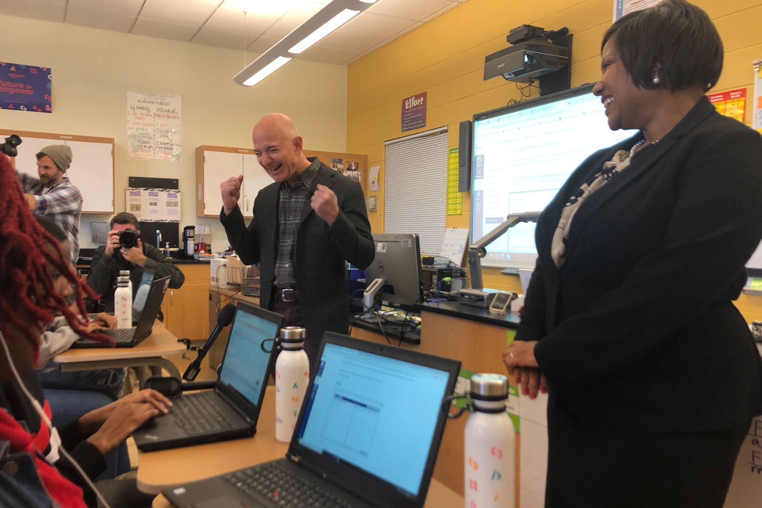 Amazon CEO Jeff Bezos chats with students at Dunbar High. (WTOP/Melissa Howell)