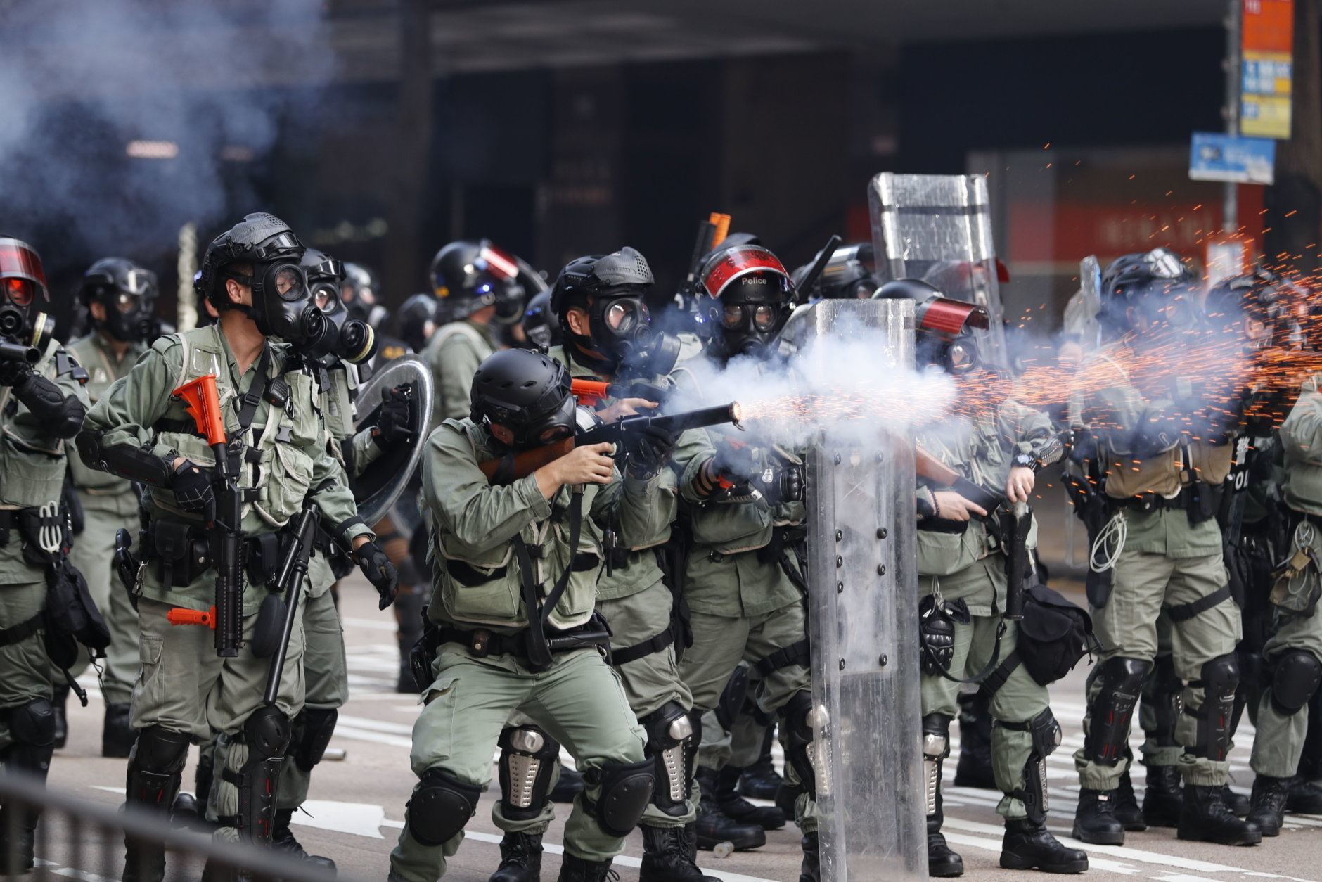 hong kong police fire tear gas at protesters