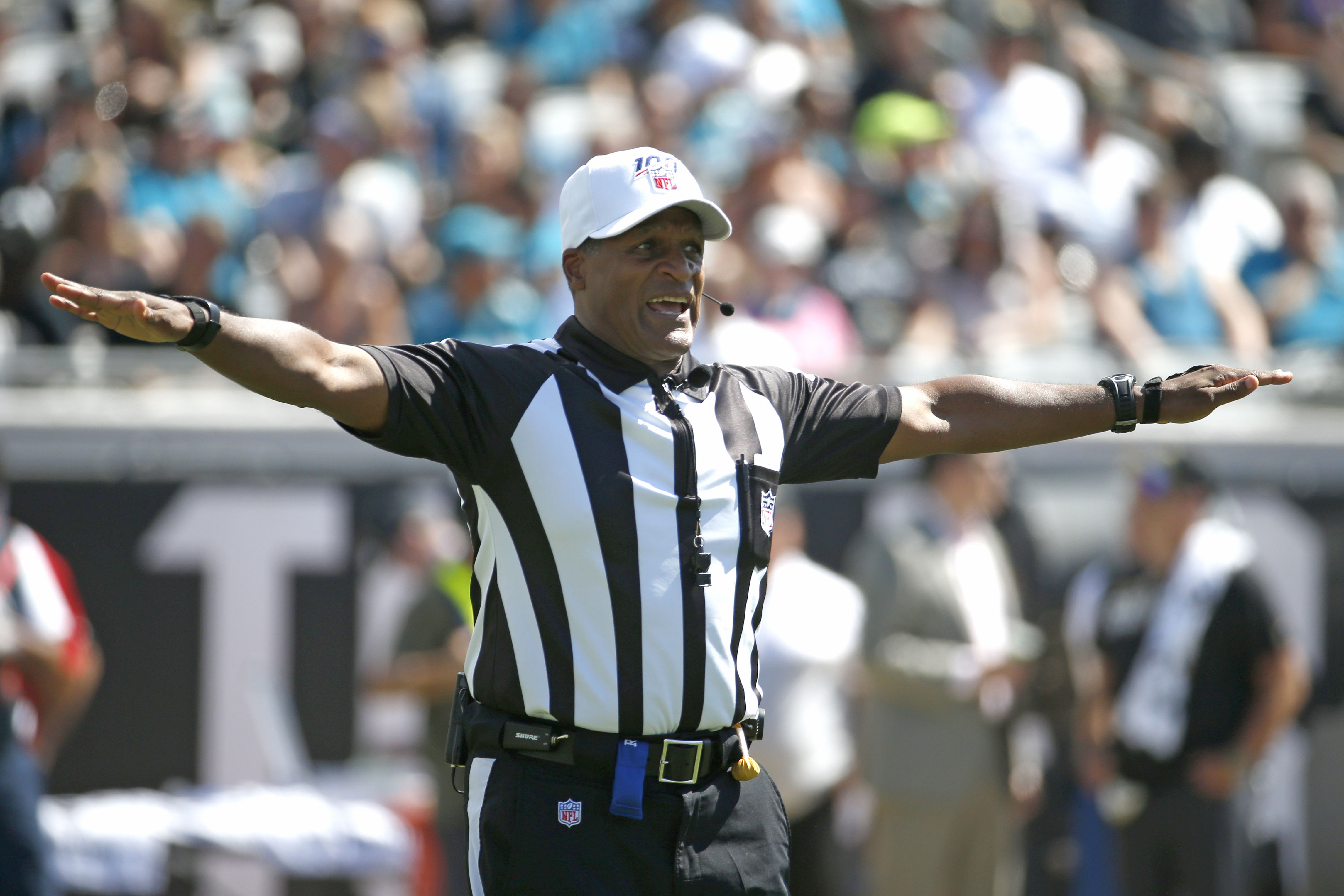 NFL announces retirement of referee Ed Hochuli, known for his