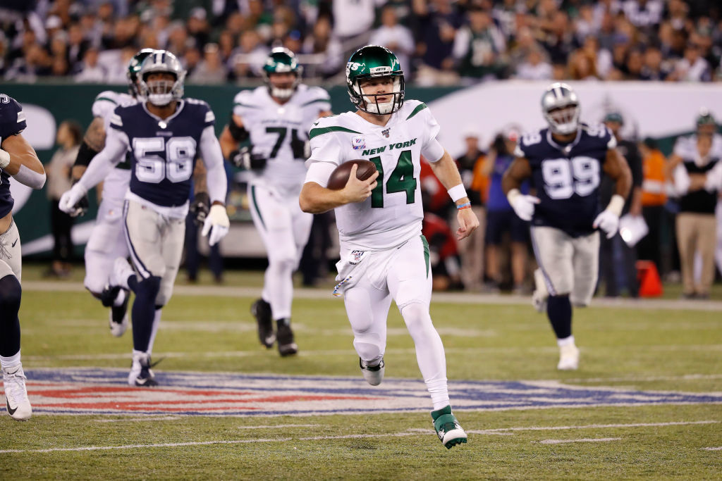 <p><b><i>Cowboys 22</i></b><br />
<b><i>Jets 24</i></b></p>
<p>Sam Darnold returned from mono to lead Gang Green to their first home win in a calendar year, and BWAHAHAHAHA DALLAS! HAHAHAHA!</p>

