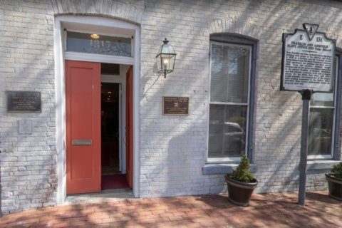 Row house with slave-trading history for sale in Alexandria
