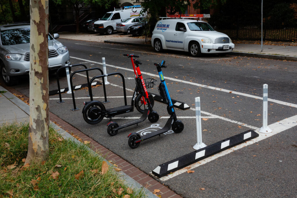 DC officials announce 100 new bike and scooter parking zones | WTOP