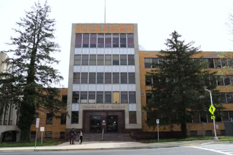 Who are the candidates vying to fill the seat left by Montgomery County Council member Albornoz?