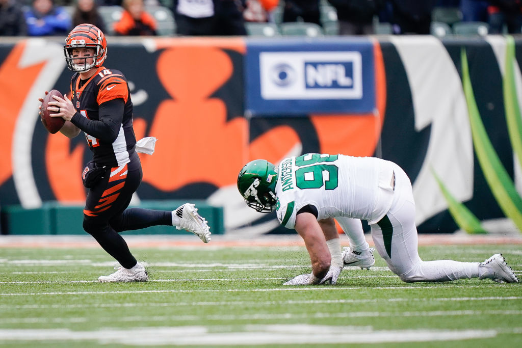 <p><b><i>Jets 6</i></b><br />
<b><i>Bengals 22</i></b></p>
<p>So much for <a href="https://www.espn.com/nfl/story/_/id/28178841/ghost-buster-jets-praise-qb-sam-darnold-growth-slump" target="_blank" rel="noopener">Ghostbusters</a>. Sam Darnold couldn&#8217;t engineer even one touchdown drive against the NFL&#8217;s last winless team and Le&#8217;Veon Bell continued to be underutilized. Consider this the death blow to their utterly confusing season.</p>
<p>But give it up for Cincinnati. Andy Dalton&#8217;s <a href="https://profootballtalk.nbcsports.com/2019/11/27/andy-dalton-has-a-whole-new-perspective-after-benching/" target="_blank" rel="noopener">new perspective</a> in his return from the bench led him to the top of the franchise&#8217;s all-time touchdown list and makes the Bengals a dangerous draw (twice) for the Browns down the stretch.</p>
