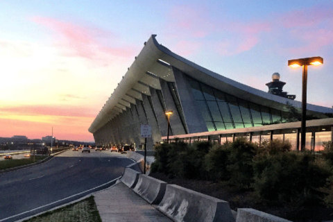 Dulles mobile lounges here to stay, but they might go electric