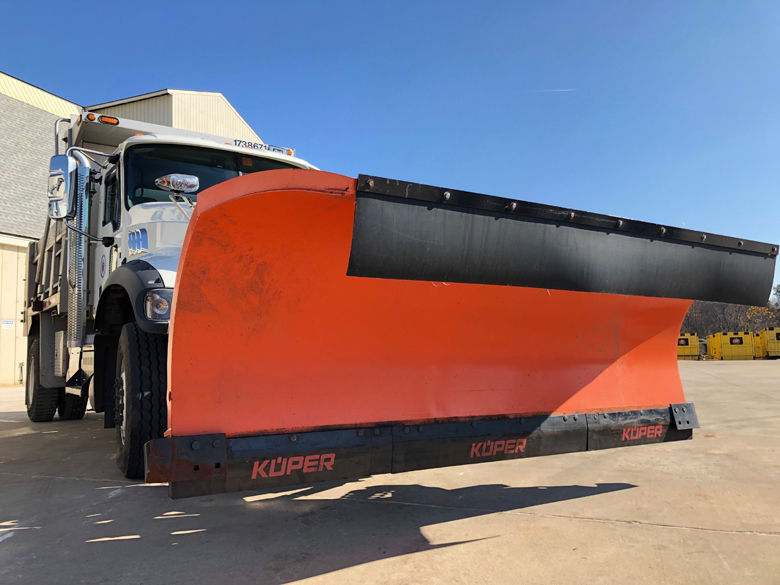 Rubber-tipped snow plow blades
