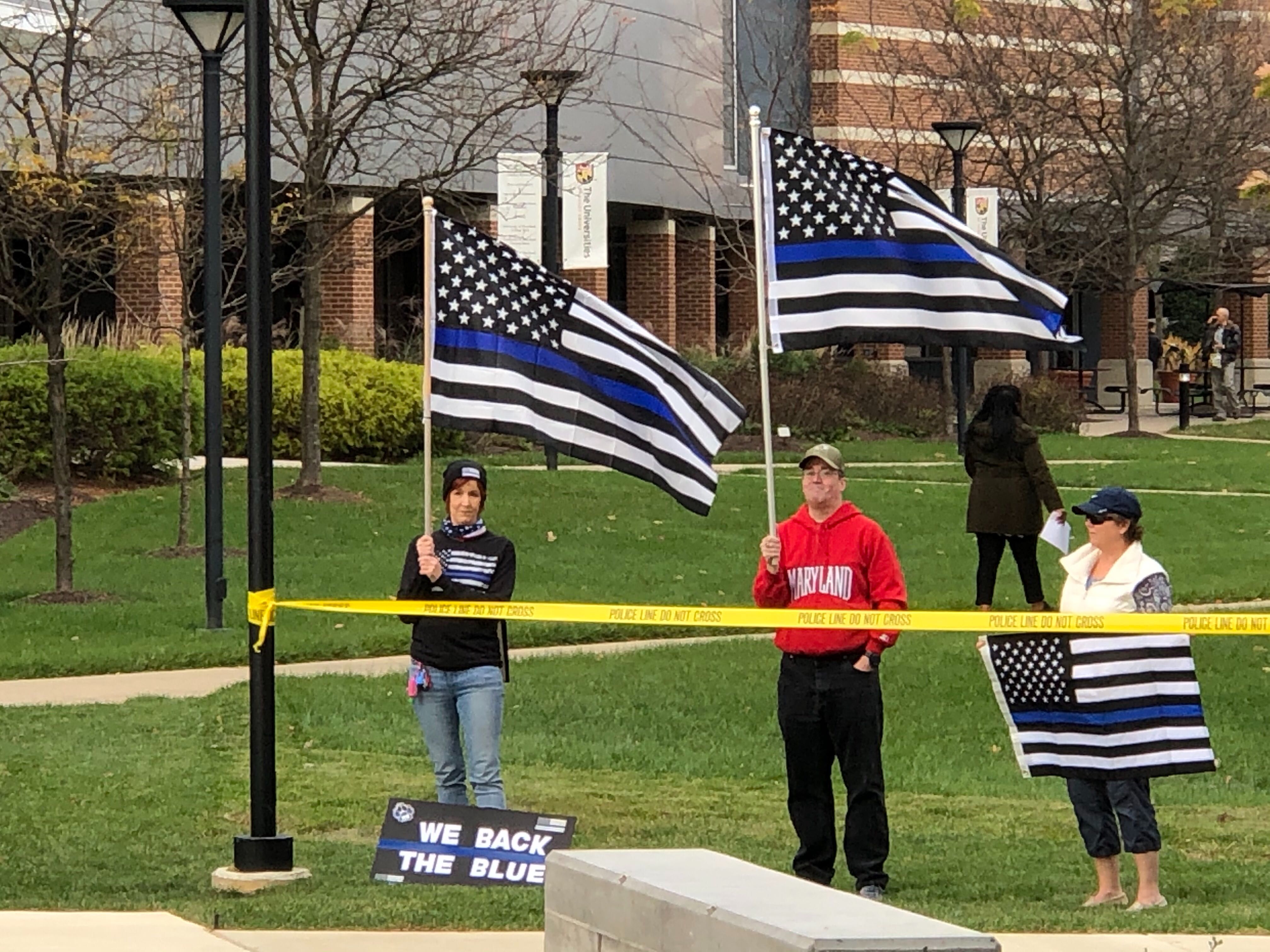 thin-blue-line-flag-supporters-greet-hogan-elrich-wtop-news