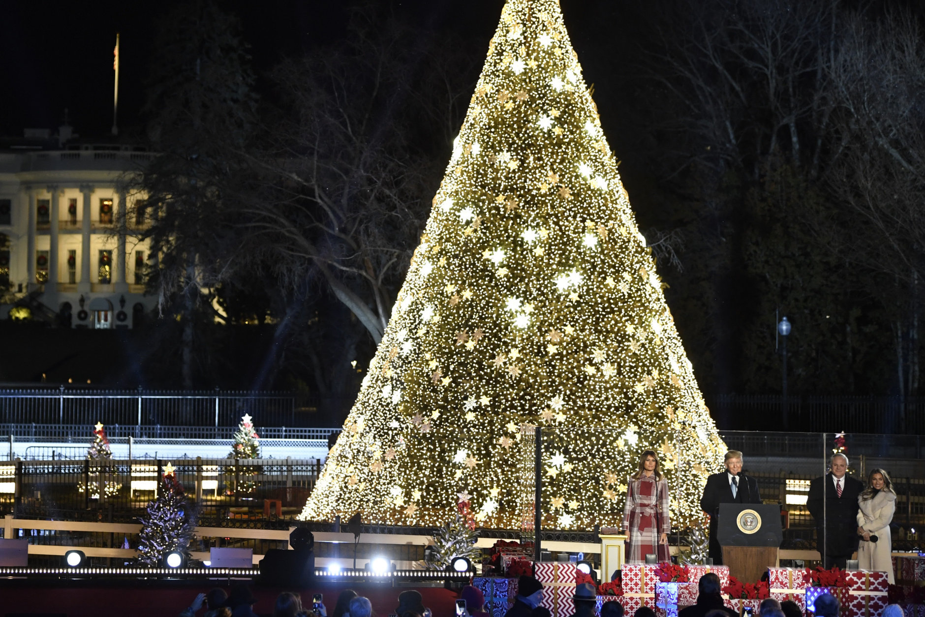 lighting of the national christmas tree 2020 Trump Lights National Christmas Tree In Holiday Tradition Wtop lighting of the national christmas tree 2020