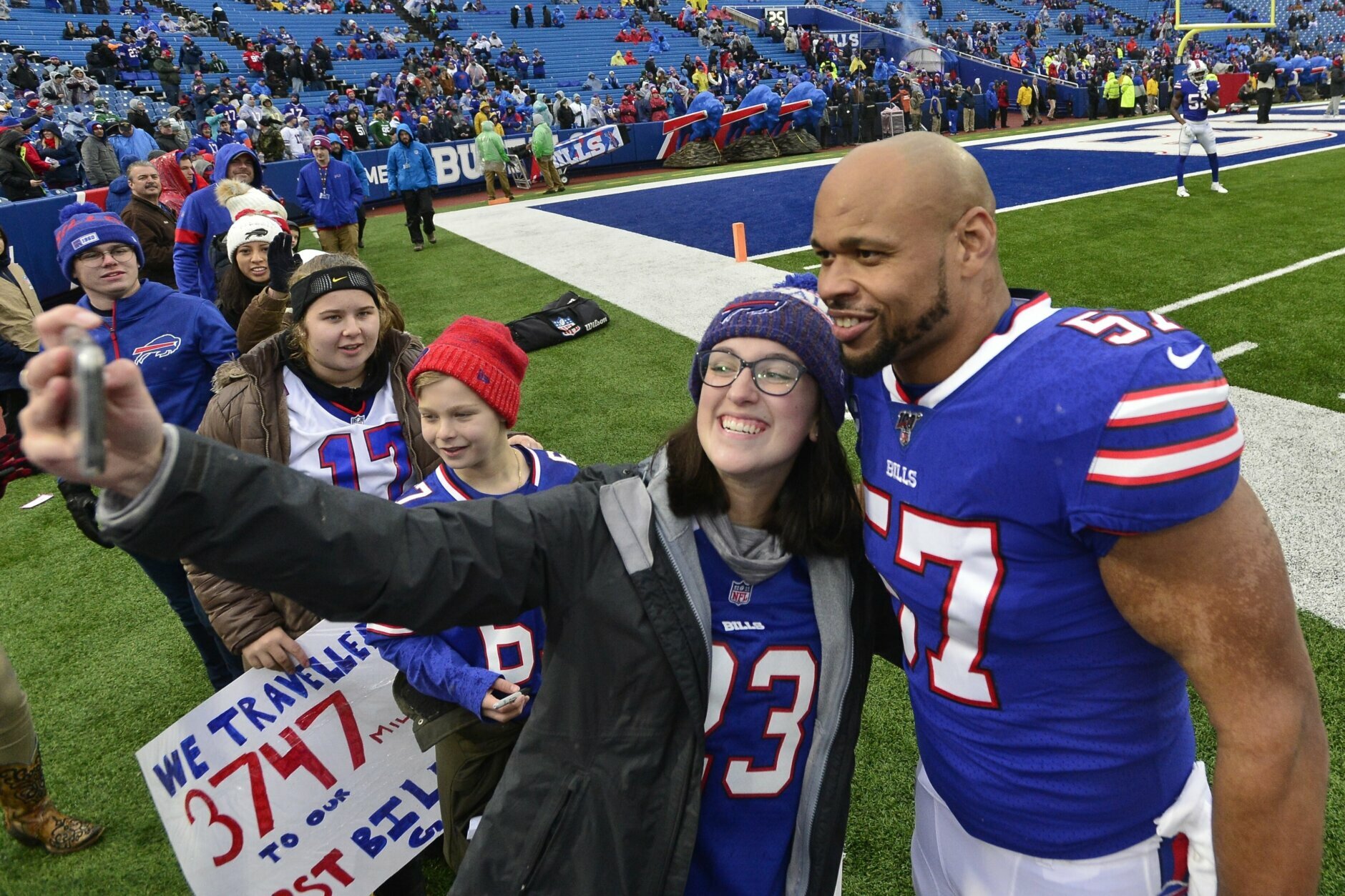 <p><b><i>Jets 13</i></b><br />
<b><i>Bills 6</i></b></p>
<p>Lorenzo Alexander is one of the best players to come through Washington in the otherwise-dark Snyder era, and it was good to see him <a href="https://profootballtalk.nbcsports.com/2019/12/29/lorenzo-alexander-leaves-early-to-loud-ovation-from-bills-fans/" target="_blank" rel="noopener">get his due</a> in what figures to be his final regular season game in Buffalo. <a href="https://www.theplayerstribune.com/en-us/articles/lorenzo-alexander-bills-pro-bowl-2017" target="_blank" rel="noopener">His story</a> is one of the best in league history and any Redskins fan should be thrilled to see him make a solid playoff run with the Bills.</p>
<p>For better or worse, the Jets went from 1-7 embarrassment to playoff spoiler, going 6-2 down the stretch with half of those wins coming against teams vying for an AFC wild card. But don&#8217;t get too excited for 2020, New York — 7-9 is where Adam Gase lives.</p>
