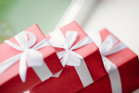 Holiday gift giving for financial advisors and clients