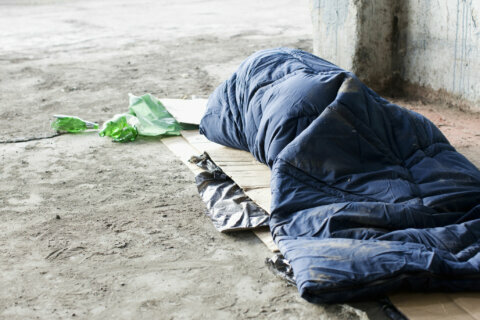 5 ways you can help those facing homelessness in the cold