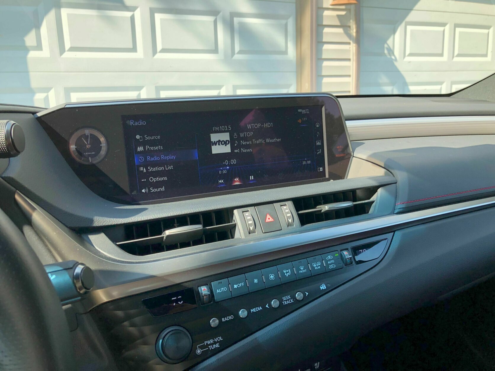 Lexus Screen