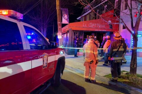 Car crashes into Northwest DC restaurant