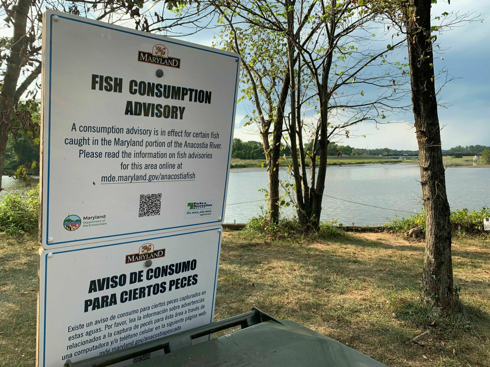 A sign near Bladensburg, Maryland along the Anacostia River advises against eating fish. 