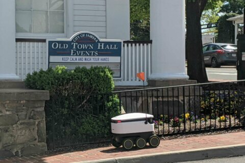 Robots deliver restaurant food in Fairfax City