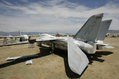 Va. monument will honor US Navy’s retired F-14 Tomcat fighter