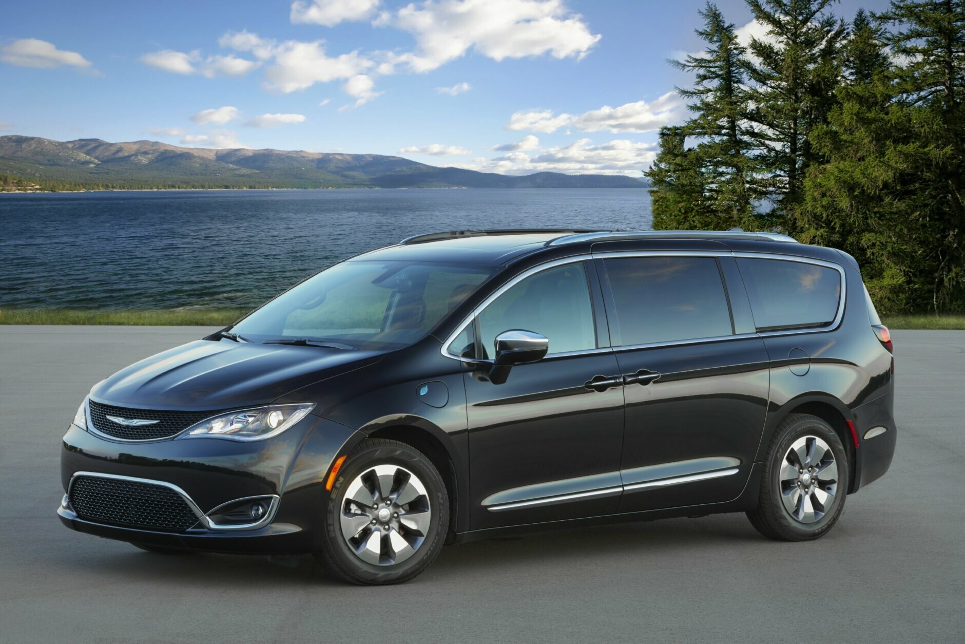 <h3><strong>2020 Chrysler Pacifica Hybrid</strong></h3>
<p><strong>Purchase Deal: </strong>0% financing for 72 months</p>
