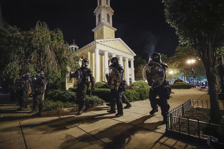 <p>Police form a line infront of St. John&#8217;s Episcopal Church as demonstrators protest the death of George Floyd, Sunday, May 31, 2020, near the White House in Washington. Floyd died after being restrained by Minneapolis police officers (AP Photo/Alex Brandon)</p>

