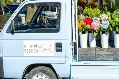 Florist hits local streets to sell flowers in her tiny blue truck