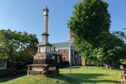 Virginia prosecutor regrets ‘hateful tone’ toward Northam over monuments