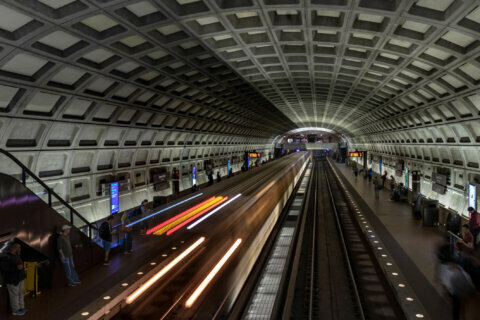 Metro employee dies after contracting COVID-19