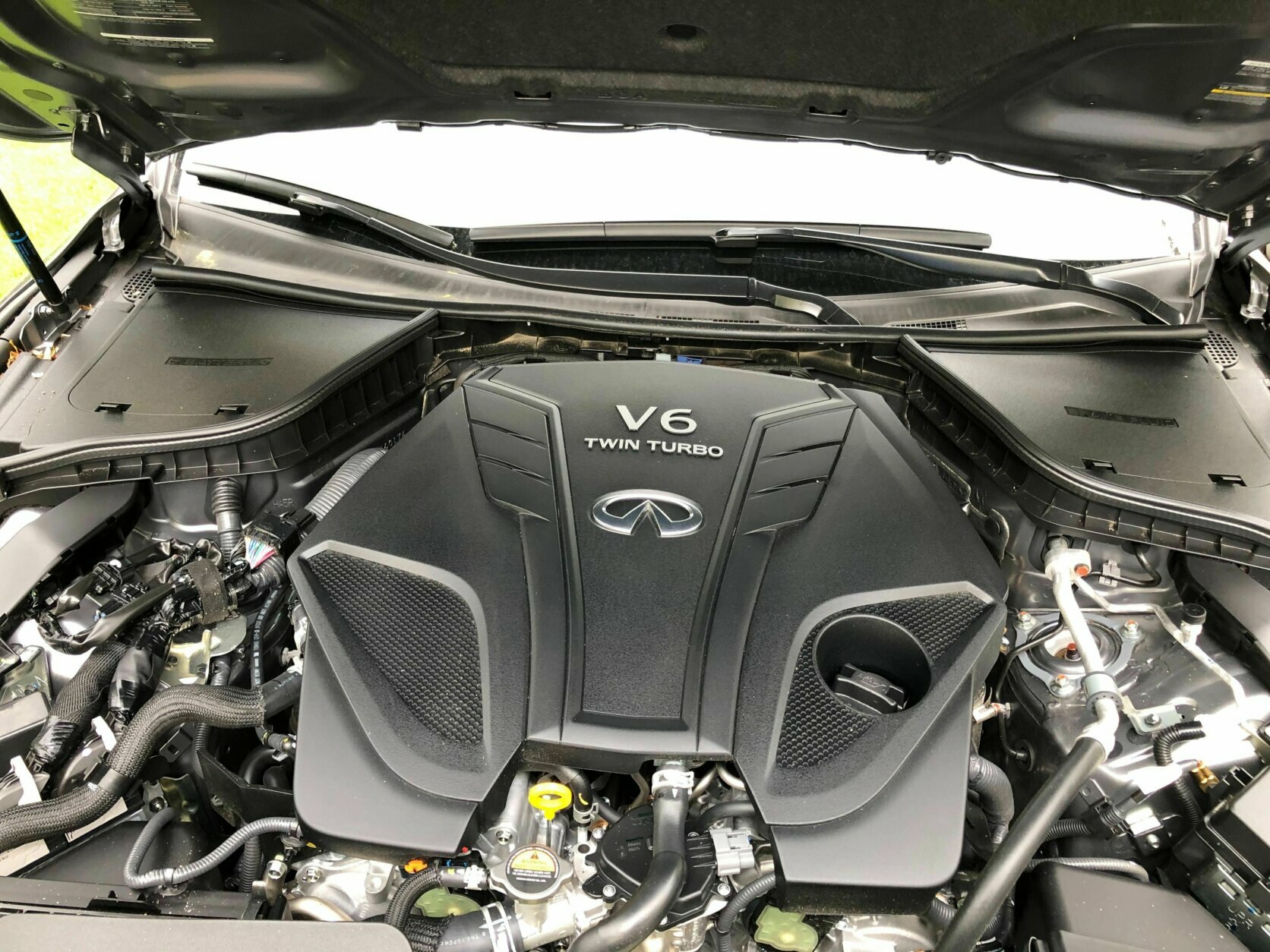 Engine of the 2020 Infiniti Q60 Red Sport