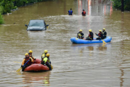 Emergency crews searching stalled vehicles Sept. 10, 2020. (WTOP/Dave Dildine)